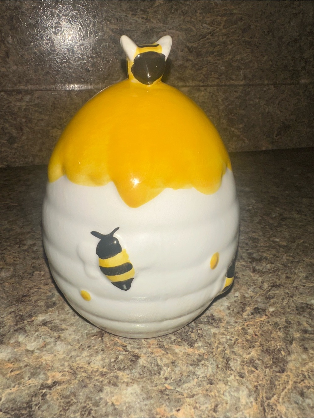 Charming Kitchen Bee Bundle - Drying Mat, Sink Strainer, Towels, Scrubby Holder - Picture 7 of 8